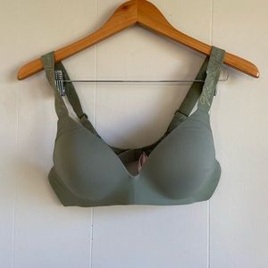 Victoria’s Secret wireless bra 36B